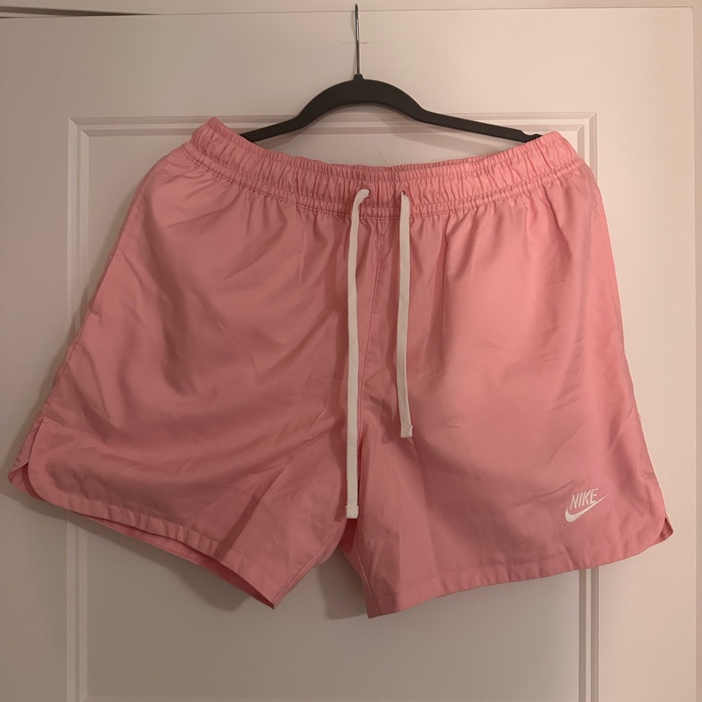 Nike Club
Men's Woven Flow Shorts
